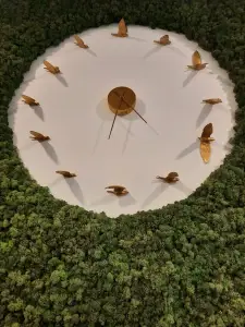 Jacquelien 02 Vogelklok op een levende muur